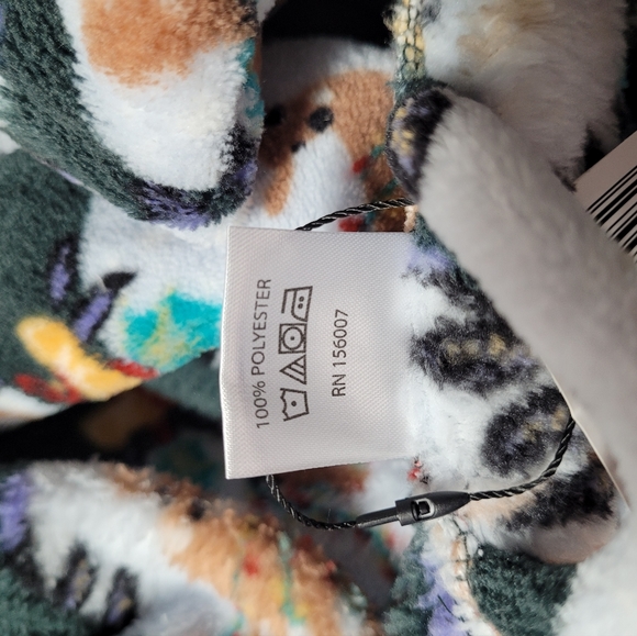 Vera Bradley fleece short robe with hood in L/XL in reindeer snow globe pattern. - Picture 8 of 9